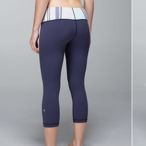 Blue purple Lululemon Reversible Wunder Under Crop leggings capris size 4
